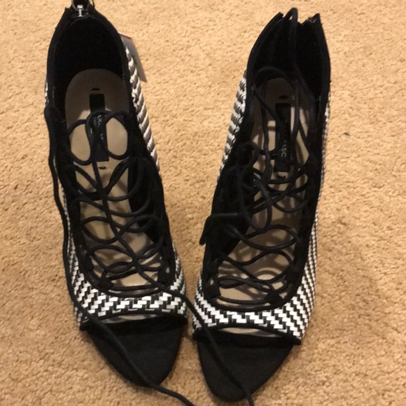 Black and white lace up Zara heels - Picture 1 of 7